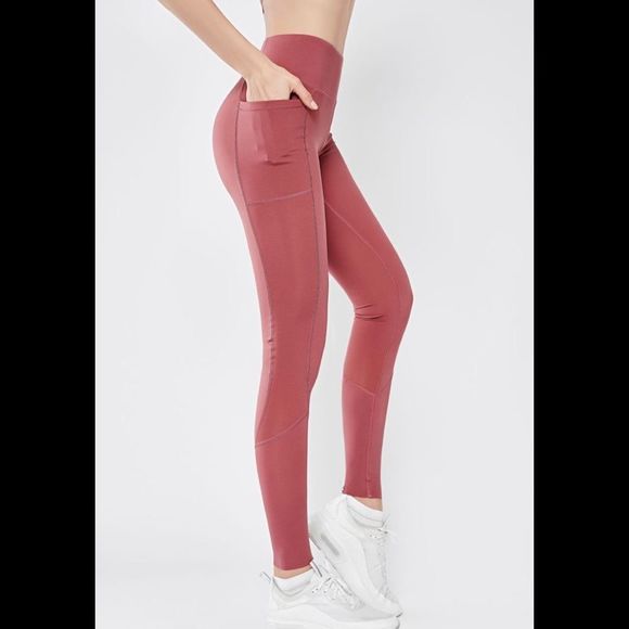 Same Quality with LuluLemon legging from LA7 - Picture 3 of 4